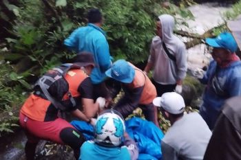 Warga Kerinci yang terseret arus sungai ditemukan meninggal