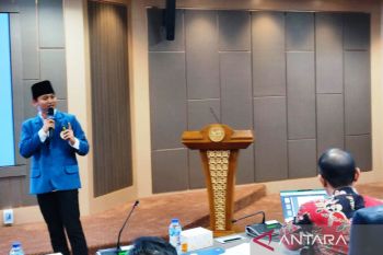 Bupati Trenggalek pertahankan tesis kupas Buku Sarinah karya Bung Karno