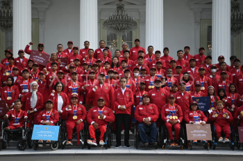 Penyerahan bonus kontingen Para Games