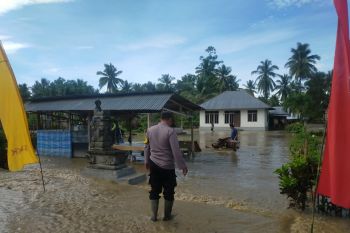 Polres Kolaka siaga evakuasi warga yang terdampak banjir