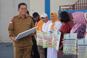 Pemprov Kepri serahkan bantuan operasional 554 posyandu di Batam