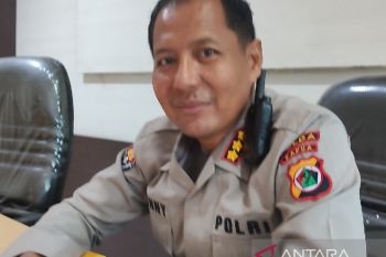 Polisi tutup sementara Jalan Soasiu Jayapura selama acara PSFC
