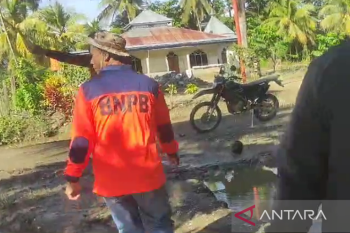 BPBD bantu warga terdampak banjir di Kolaka