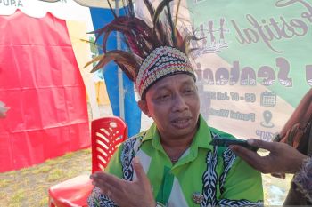 Dukcapil Jayapura membuka layanan kependudukan di Festival Danau Sentani
