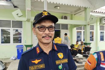 Sejumlah jamaah haji cek kesehatan saat tiba di Asrama Haji Rajabasa