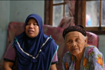 PLN dan pemda perbaiki rumah Mbah Ponem yang rusak akibat gempa Bantul