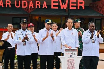 Warga Asmat antusias sambut kedatangan Presiden Joko Widodo