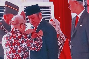 Wapres sematkan Satyalencana Pembangunan kepada Gubernur Sumsel