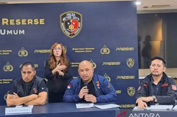 Saat geledah tempat tinggal Rihana-Rihani, polisi sita 20 barang