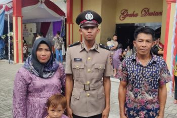 Anak kuli bangunan di Kalteng lulus jadi Polisi