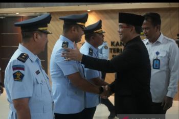 Kakanwil Kemenkumham Sumsel lantik 15 pejabat  perancang peraturan perundang undangan