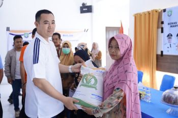 Bupati Pangkep salurkan bantuan di Kecamatan Pangkajene
