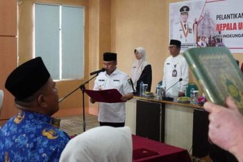 Bupati Sutan Riska lantik 24 kepala sekolah