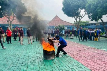 Lapas Rajabasa bersama Damkar Bandarlampung simulasi penanganan kebakaran
