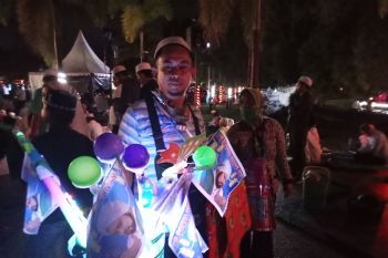 Penjual bendera Habib Syech di Kalteng raup keuntungan jutaan rupiah