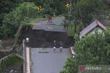 Jembatan putus akibat hujan deras di Bali