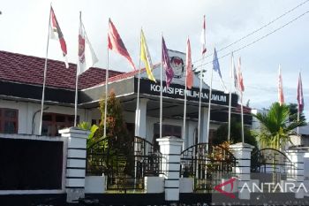 KPU Biak menerima perbaikan berkas Bacaleg 18 parpol peserta Pemilu 2024