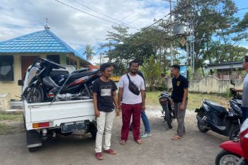 Bawa motor bernopol 'DK' diduga curian, 2 pria asal Sumba diamankan di Dompu