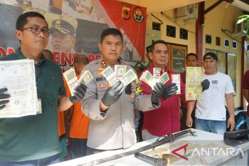 Polisi sita uang palsu puluhan triliun rupiah