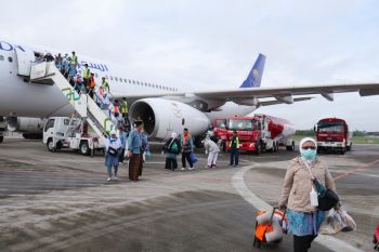 Empat jamaah haji tanazul tiba bersama  kloter 3 Debarkasi Palembang