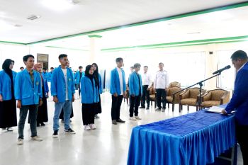 Rektor Kukuhkan Pengurus Lembaga Kemahasiswaan IAIN Kendari Periode 2023-2024