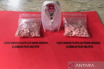Dua sejoli miliki 190 butir ekstasi ditangkap di kamar kost
