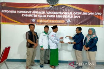KPU Kulon Progo menerima perbaikan dokumen persyaratan bacaleg 17 parpol
