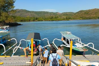 Dukcapil Lombok Barat memberikan pelayanan di pulau Gili Gede