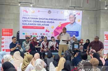 Sandiaga Uno memberi motivasi milenial Makassar jadi wirausaha muda