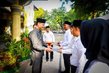 Pemkot Mataram menyerahkan 310 SK PPPK