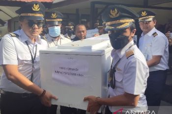 Tim DVI Polda Papua serahkan enam jenazah keluarga korban pesawat PK-SMW
