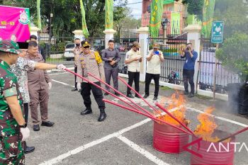 Kejari OKU musnahkan barang bukti dari 82 perkara