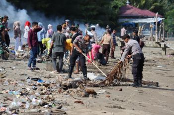Polres Pasaman Barat gelar aksi peduli lingkungan bersihkan sampah