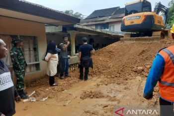 Wali Kota Kendari sebut 4 KK jadi korban tanah longsor dampak hujan deras