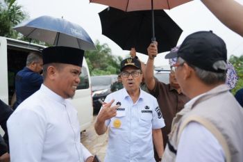 Gubri dan Komisi V DPR RI tinjau jalan lintas Bono