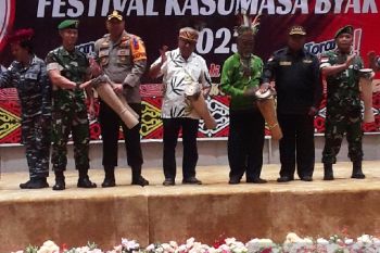 Pelaksana tugas Sekda Biak buka Festival Kasumasa