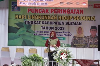 Menjaga kelestarian lingkungan hidup dimulai dari diri sendiri