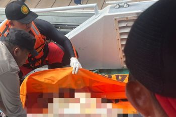 Tim SAR evakuasi korban kapal tenggelam di Lingga