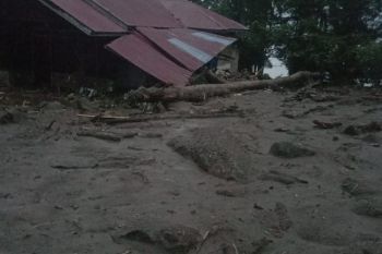 Tim gabungan Agam temukan dua warga tertimbun longsor