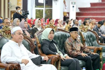 Rektor Unila hadiri pengukuhan guru besar Polinela