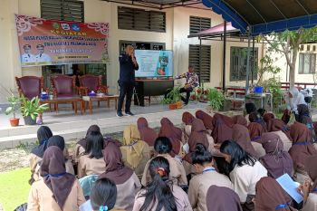 Polda Kalteng bekali pelajar bijak bermedia sosial saat MPLS
