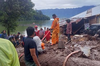 Tim Gabungan Pemkab Agam temukan korban tertimbun longsor