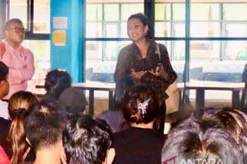 Anggota Komisi I ChristinaAryani temui 140 WNI korban TPPOdi Filipina