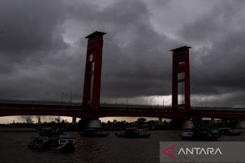 Sejumlah wilayah Indonesia diprakirakan hujan lebat dan angin kencang