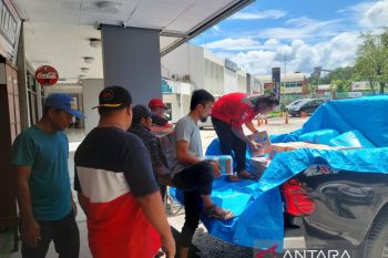 Semen Padang salurkan sembako bagi korban banjir di Agam