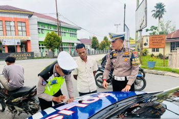 Polres Inhu sanksi  pelanggar lalu lintas selama Operasi Patuh