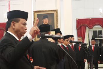 Presiden Jokowi melantik lima wakil menteri baru