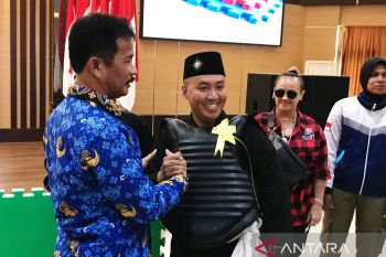 Pemkot Batam berikan 4.000 alat olahraga ke karang taruna dan pengcab