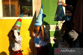 Hari pertama masuk sekolah di berbagai daerah