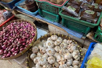 Komoditas cabai dan bawang di Bandarlampung alami fluktuasi harga